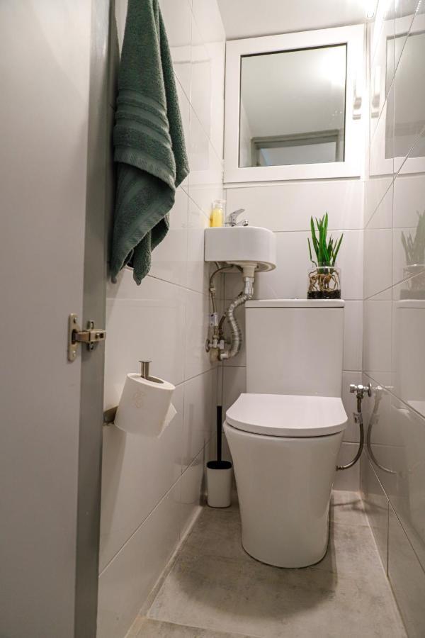 אתונה Newly Renovated Apartment 7 Min Walk From Acropolis מראה חיצוני תמונה