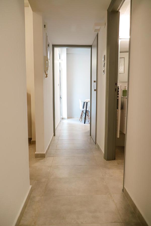 אתונה Newly Renovated Apartment 7 Min Walk From Acropolis מראה חיצוני תמונה